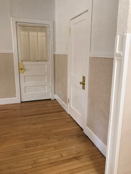 Building Photo - 529 N 4th St