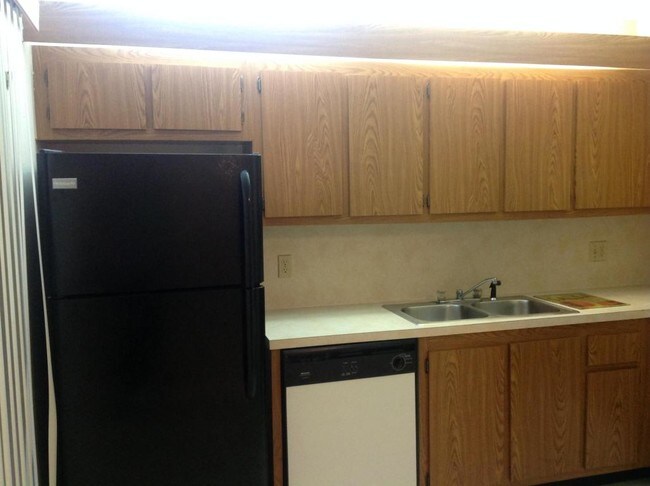 Building Photo - 166 Lake Arbor Dr