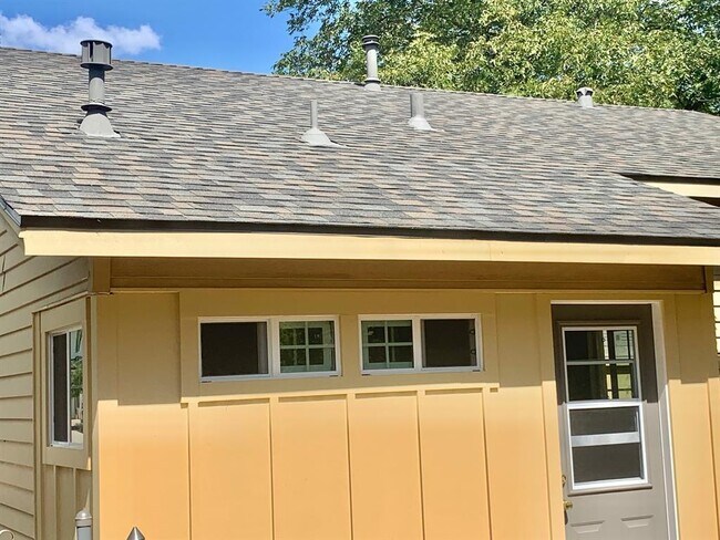 Building Photo - 1505 Ruth Ave