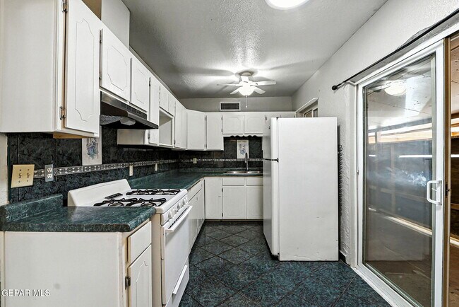 Building Photo - 115 Miller Cir