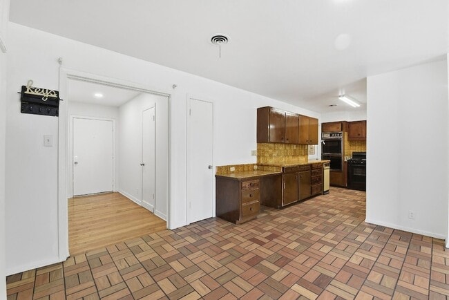 Building Photo - 7138 Mobud Dr