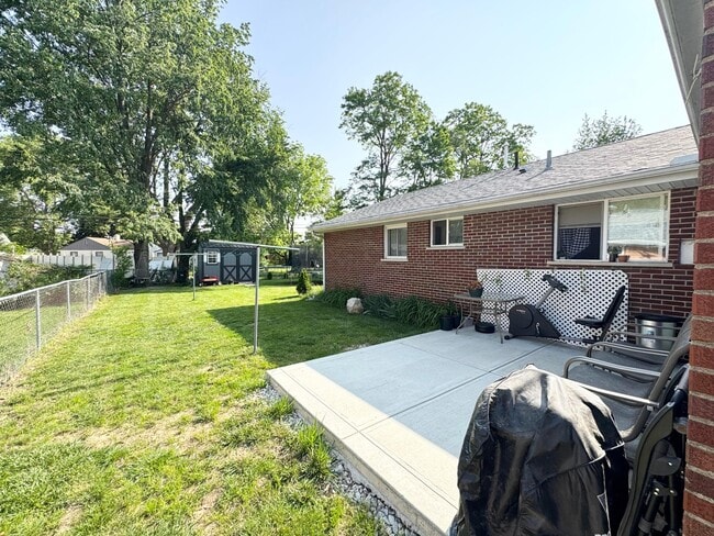 Building Photo - 4644 Broadhurst Dr