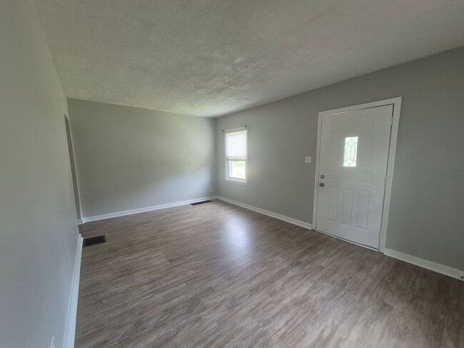 Building Photo - 622 Crestmore Ave