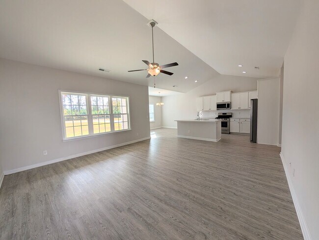 Building Photo - Modern 3-Bedroom, 2-Bath Long Term Rental in Longs