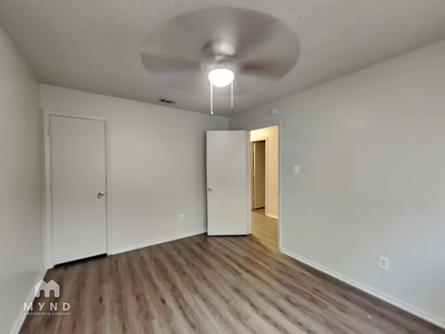 Building Photo - 1303 1/2 Berry Dr Apt A