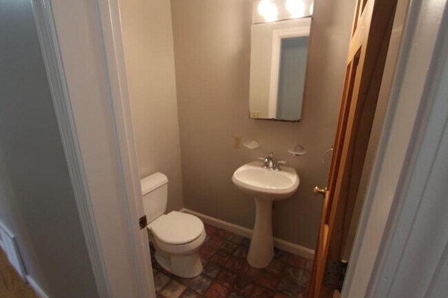 Building Photo - 3.0 bedroom in Cambridge Massachusetts 02139