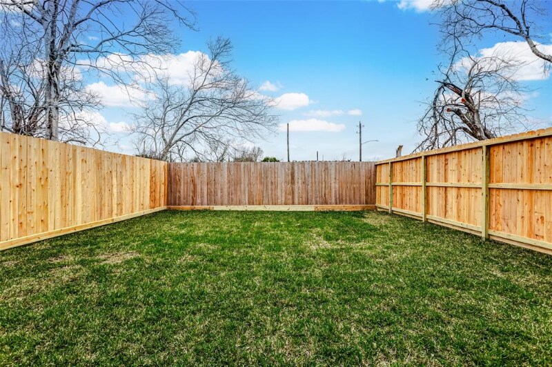 Building Photo - 8006 Sunbury St