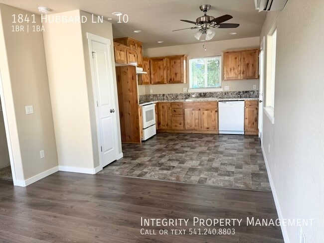 Building Photo - 1841 Hubbard Ln