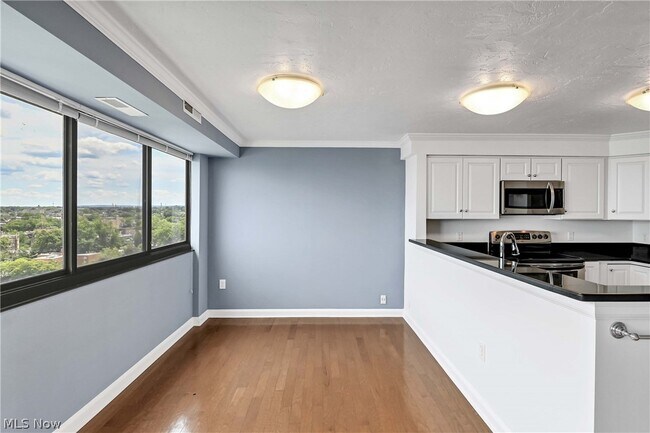 Building Photo - 12550 Lake Ave