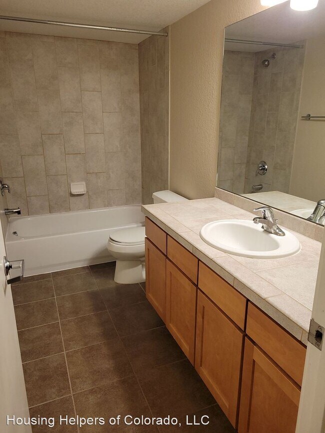 Building Photo - 2 br, 2.5 bath House - 2830 East College A...