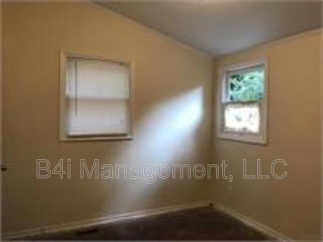 Building Photo - 3160 McKenzie Rd