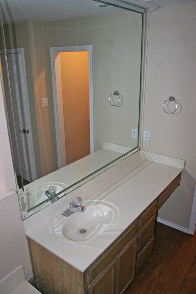 Building Photo - Nice 3 Bdrm 2 Bath Home in Denton Tx