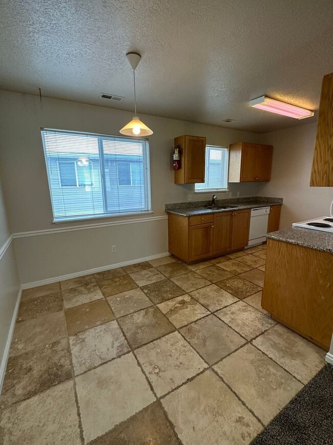 Building Photo - BRENTWOOD CONDO 2 Bed 1 Bath with Optix in...