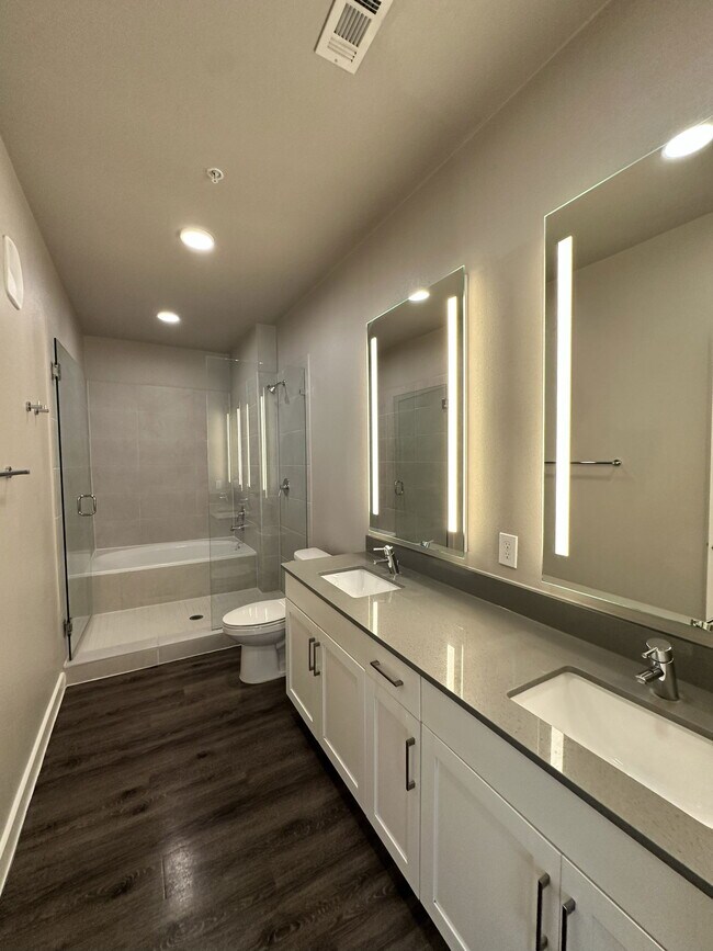 Building Photo - 5701 McKinney Pl Dr