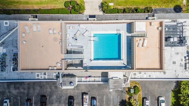 Building Photo - 1500 Park Beach Cir