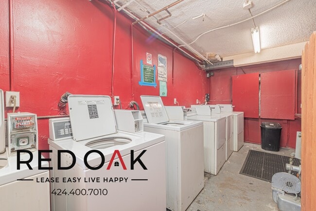 Building Photo - 15405 Vanowen St