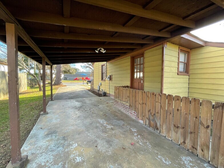 Building Photo - 2680 Leeds Ave