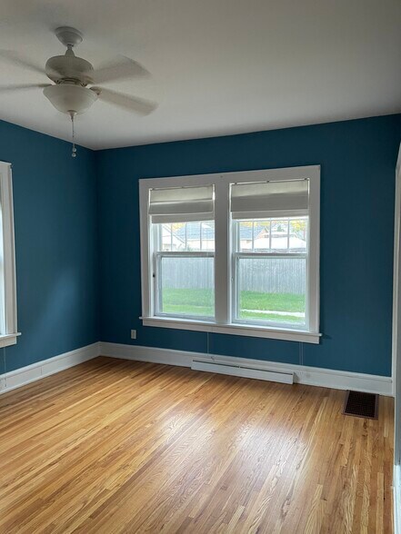 1st bdrm - 2523 LeClaire St