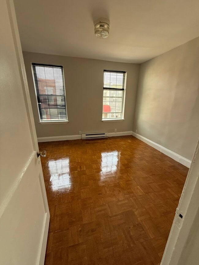 Building Photo - Beautiful 2BR home in Port Richmond