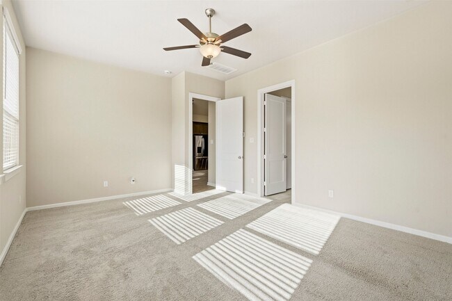Building Photo - 1227 Carswell Grove Dr