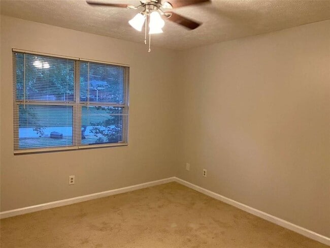 Building Photo - 379 Mimosa Dr
