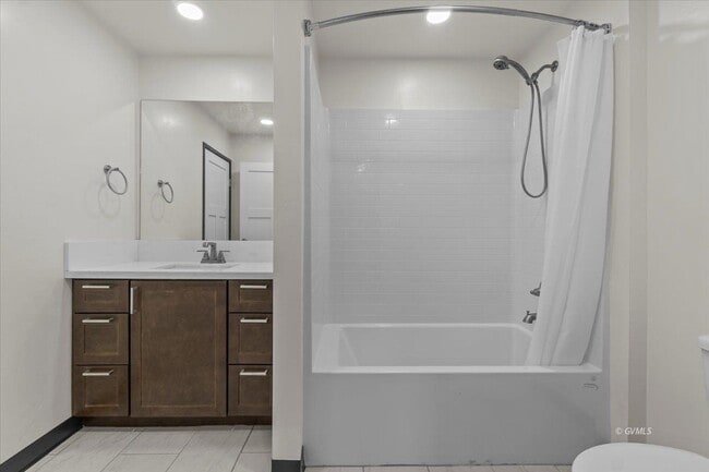 Building Photo - 1879 W Peppertree Dr