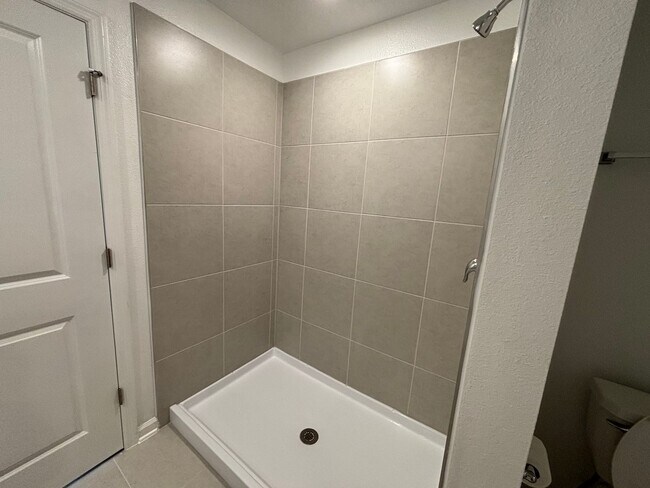 Building Photo - Beautiful Updated Home