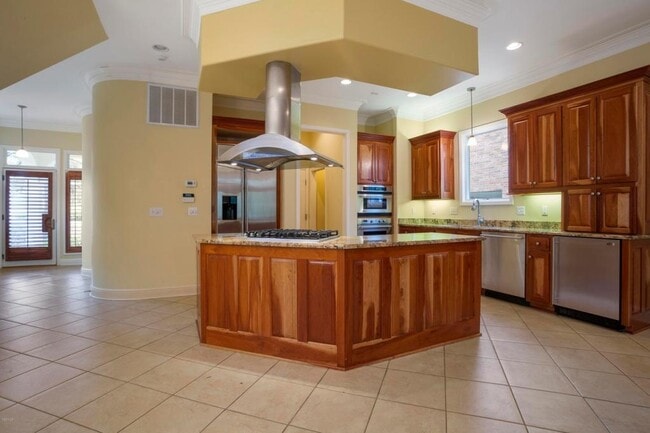 Building Photo - 7516 Pinehurst Ct