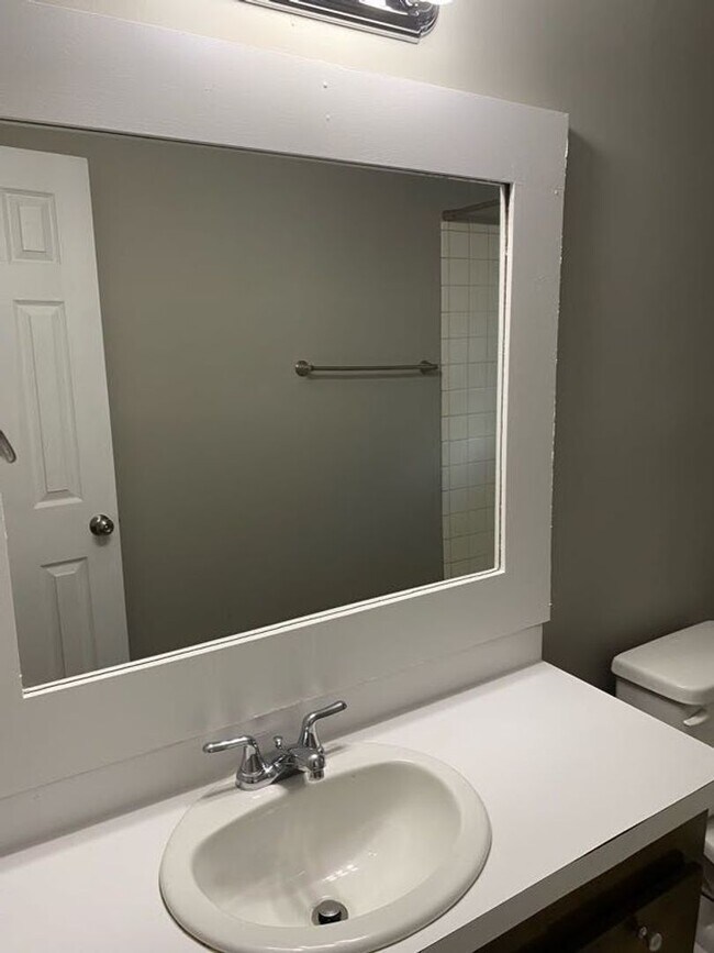 Building Photo - Beautiful Home FOR RENT