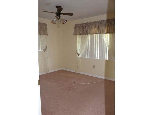 Building Photo - COMING SOON! 2/1 VERO BEACH!