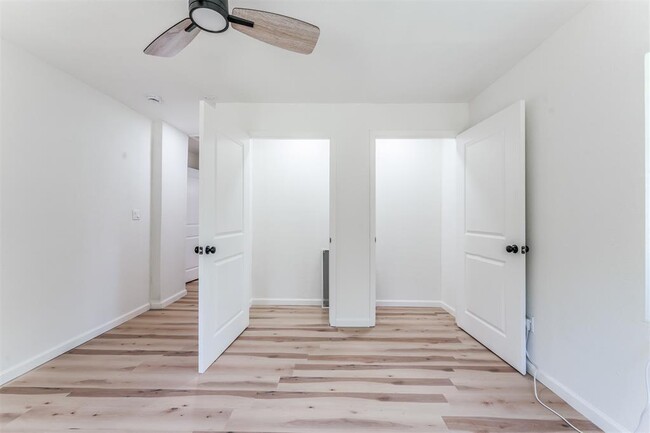 Building Photo - 1421 NE 8th St