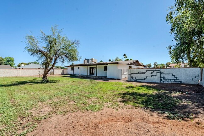 Building Photo - 834 N Constellation Way