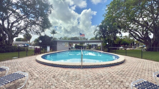 Building Photo - 1200 SW 12th Ct