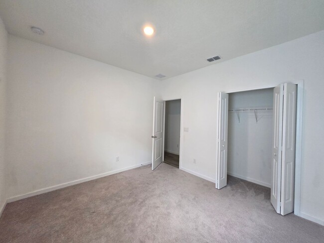 Building Photo - Beautiful 3-Bed, 2.5-Bath home in Tara Lane