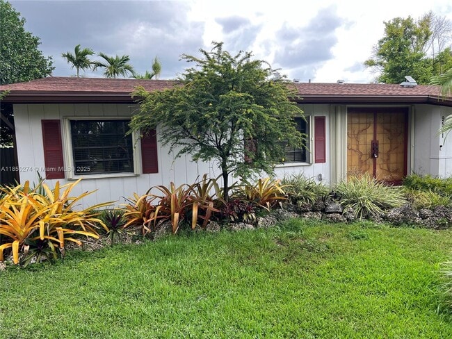 Primary Photo - 9501 E Calusa Club Dr