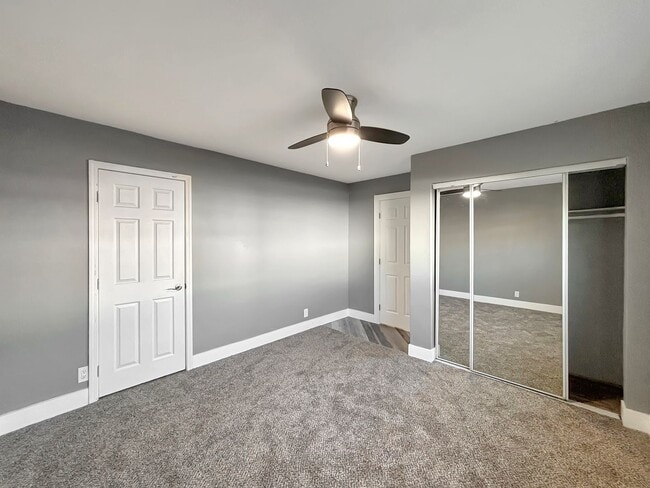 Building Photo - Charming 1BD/1BA Condo in Lakeside W/ Rese...