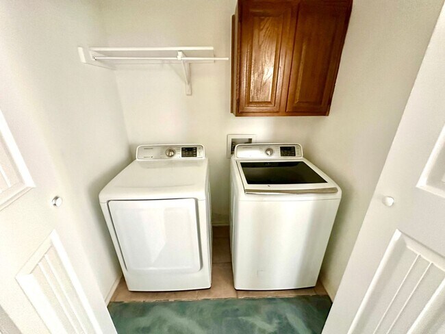 Building Photo - A Stunning 3-Bedroom 2.5-Bath 2 Storey Hom...