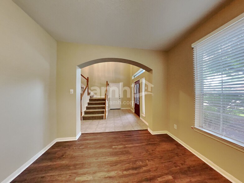 Building Photo - 1627 Buckingham Dr