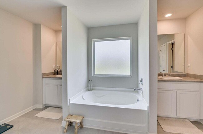 Building Photo - 262 Tahoe Drive