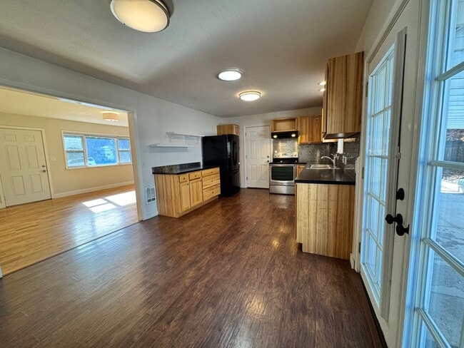 Building Photo - FOR RENT: UNFURNISHED: - Super Sweet Cottage style home in Midtown Bend.