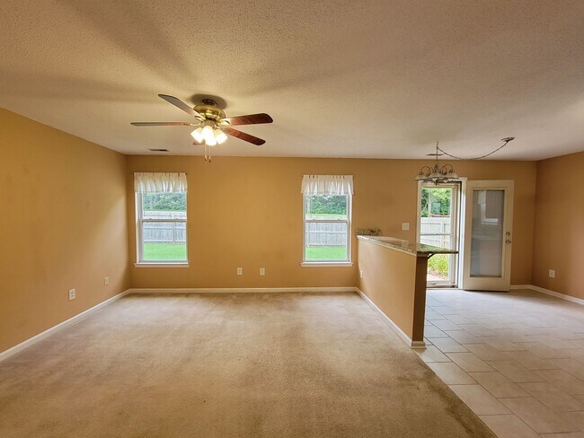 Building Photo - Single family home in The Highlands