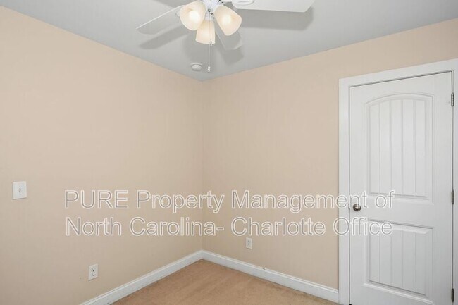 Building Photo - 15959 Rose Glenn Ln