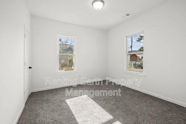Building Photo - 3017 Pike Rd