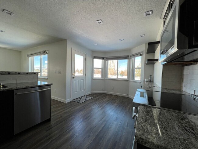 Building Photo - 4-Bedroom Gem in Erie: Modern Luxury, Ideal Space! Available March