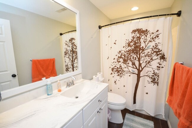 Building Photo - Exceptional home in Badger Ridge area of Rochester!