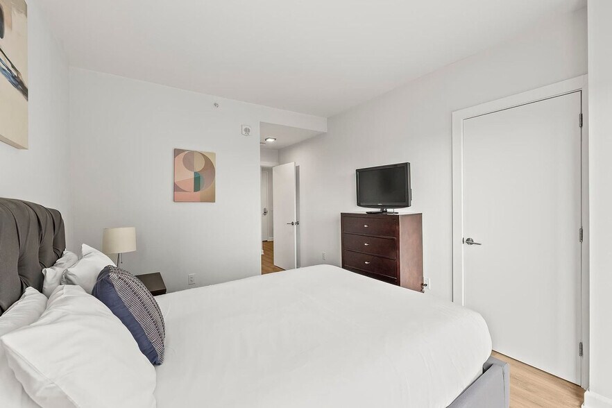 Building Photo - 355 Atlantic St