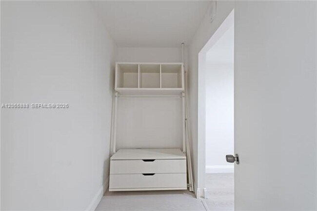 Building Photo - 1621 Collins Ave