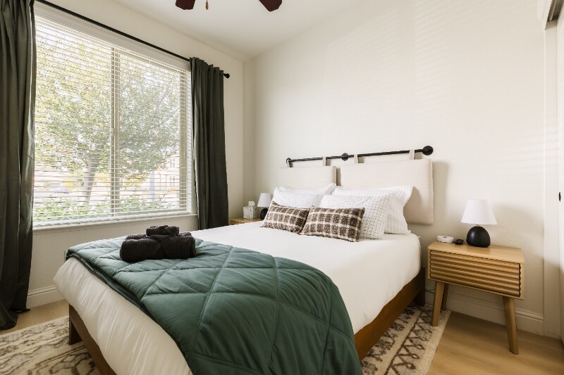 Building Photo - 1715 East Autumn Sage Avenue