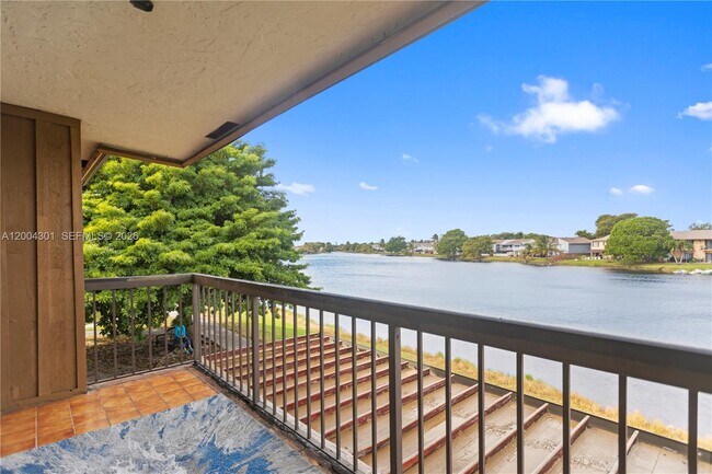 Building Photo - Northwest 169th Street, Hialeah, FL 33015 - 3 BR 2.5 BA townhouse