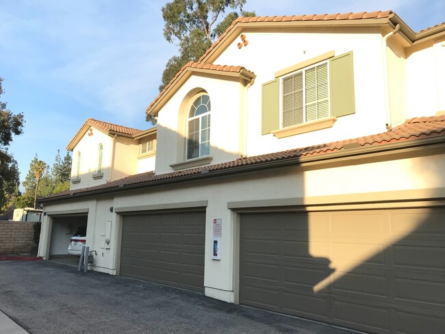 Building Photo - Beautiful 2 Bedrooms,  2.5 Bath Townhome with 2 Car Attached Garage in Ontario